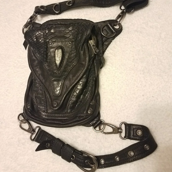 *SOLD* Jungle Tribe 'Predator' - leather hip bag - Picture 3 of 7